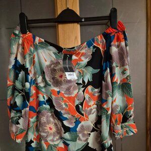 Dorothy perkins size 8 off the shoulder top